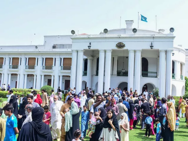 governor s house staff and security personnels remained deputed in different areas of the building to guide citizens and perform security duties photo twitter chmsarwar governor s house staff and security personnels remained deputed in different areas of the building to guide citizens and perform security duties photo twitter chmsarwar