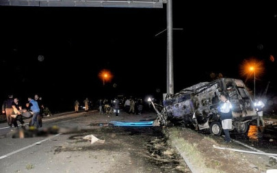 collision between bus fuel tanker kills 19 in iran