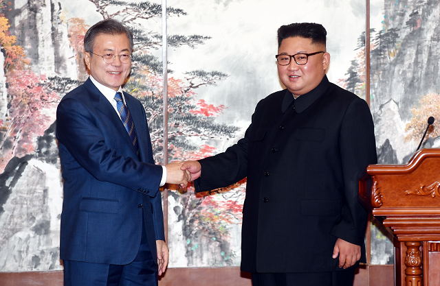 south korean president moon jae in l shakes hands with north korean leader kim jong un r during a joint press conference after their summit at paekhwawon state guesthouse in pyongyang on september 19 2018 photo reuters south korean president moon jae in l shakes hands with north korean leader kim jong un r during a joint press conference after their summit at paekhwawon state guesthouse in pyongyang on september 19 2018 photo reuters