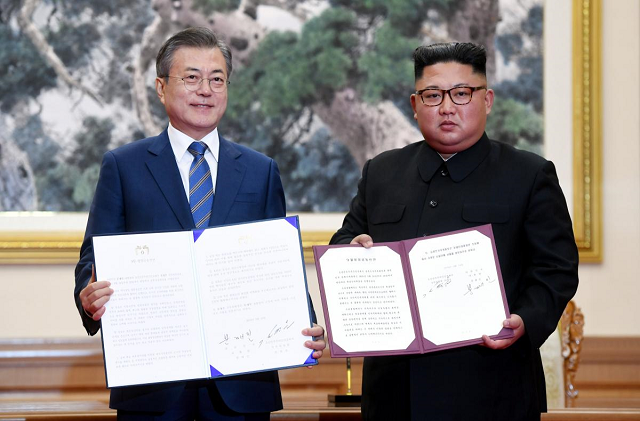 south korean president moon jae in and north korean leader kim jong un pose for photographs with the joint statement in pyongyang north korea september 19 2018 photo reuters