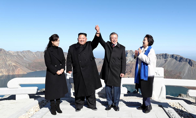 south korean president moon jae in and north korean leader kim jong un pose for photographs on the top of mt paektu north korea september 20 2018 photo reuters south korean president moon jae in and north korean leader kim jong un pose for photographs on the top of mt paektu north korea september 20 2018 photo reuters