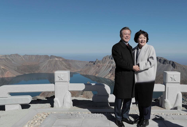 south korean president moon jae in and first lady kim jung sook pose for photographs on the top of mt paektu north korea september 20 2018 photo reuters