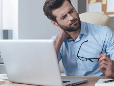 4 reasons you experience annoying neck pains 4 reasons you experience annoying neck pains