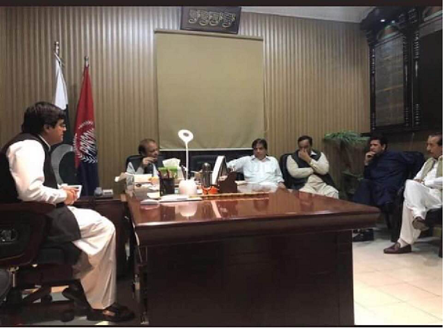 incarcerated pml n leaders hanif abbasi nawaz sharif in vip meeting photo facebook incarcerated pml n leaders hanif abbasi nawaz sharif in vip meeting photo facebook