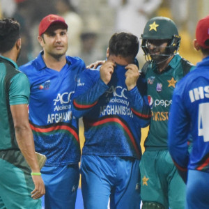 malik wins match and hearts by consoling afghan bowler