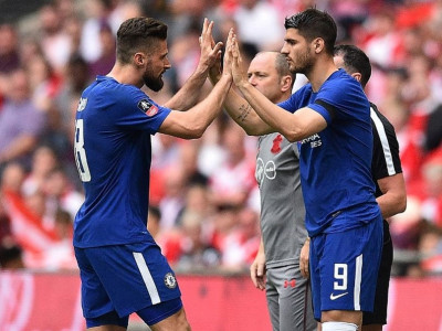 giroud morata fight for chelsea starting spot