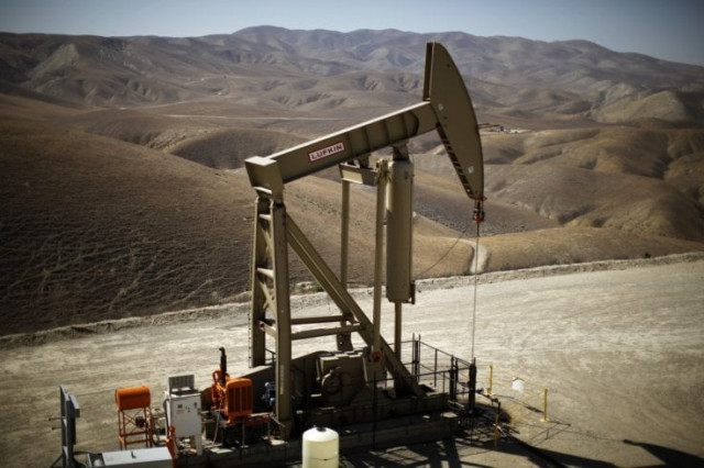 at present pakistan produces around 4 billion cubic feet of gas per day bcfd and 86 000 barrels of oil per day photo reuters