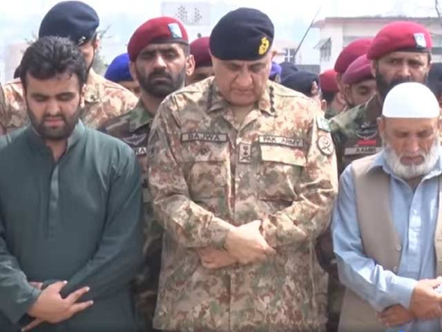 army chief attends funeral prayers of seven martyred soldiers photo ispr