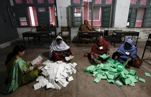 polling staff counting votes photo reuters polling staff counting votes photo reuters