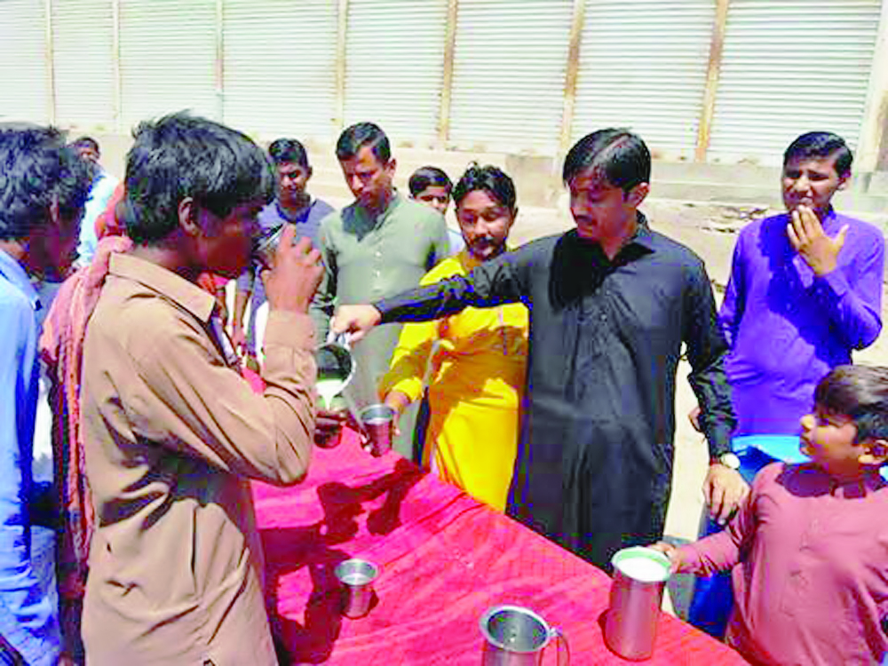 sushil kumar malani a local politician organises sabeels stalls of cool sharbat in mithi to show his love and devotion for hazrat imam hussain ra photo raja rohit karmani