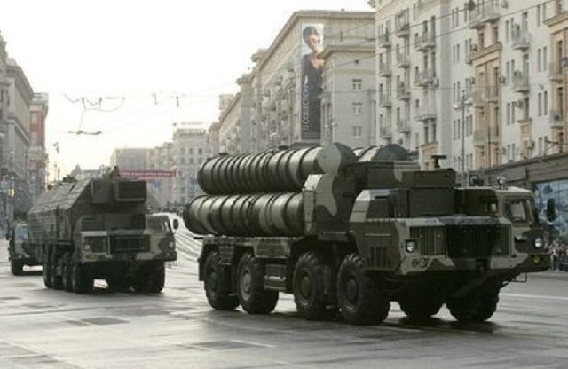 russian s 300 anti missile rocket system move along a central street during a rehearsal for a military parade in moscow may 4 2009 photo reuters