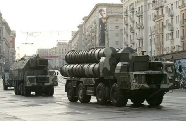 russian s 300 anti missile rocket system move along a central street during a rehearsal for a military parade in moscow may 4 2009 photo reuters russian s 300 anti missile rocket system move along a central street during a rehearsal for a military parade in moscow may 4 2009 photo reuters