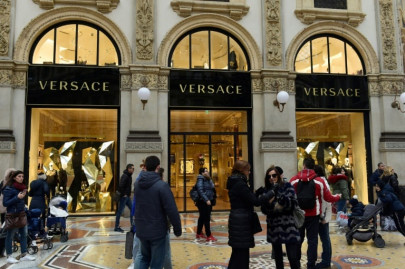 michael kors takes over versace in 2 1bn deal michael kors takes over versace in 2 1bn deal