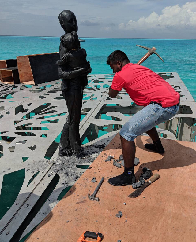 the resort highlighted that only the human forms of the sculpture were removed with the coralarium s metal cage still intact photo courtesy global construction review maldives police