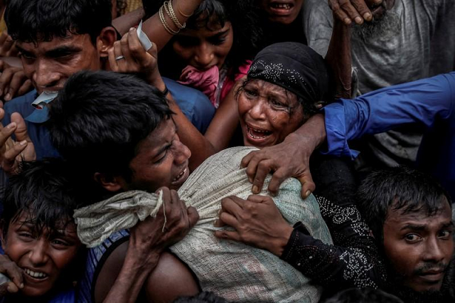 rohingya refugees scramble for aid at a camp in cox 039 s bazar bangladesh september 24 2017 photo reuters