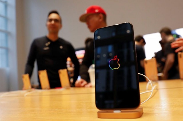 the new apple iphone xs is seen on display at the apple store in manhattan new york us september 21 2018 photo reuters