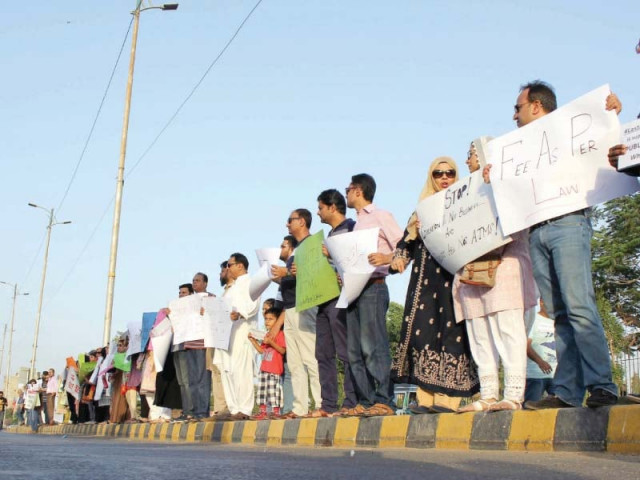 parents chanted slogans against the private schools calling them mafias and against the sindh government that failed to implement the shc s order photo athar khan express parents chanted slogans against the private schools calling them mafias and against the sindh government that failed to implement the shc s order photo athar khan express