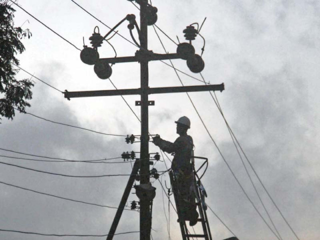a k electric employee repairs electric wires on a pole in north nazimabad many localities in the city plunged into darkness on tuesday due to the tripping of extra high tension wires photo online a k electric employee repairs electric wires on a pole in north nazimabad many localities in the city plunged into darkness on tuesday due to the tripping of extra high tension wires photo online