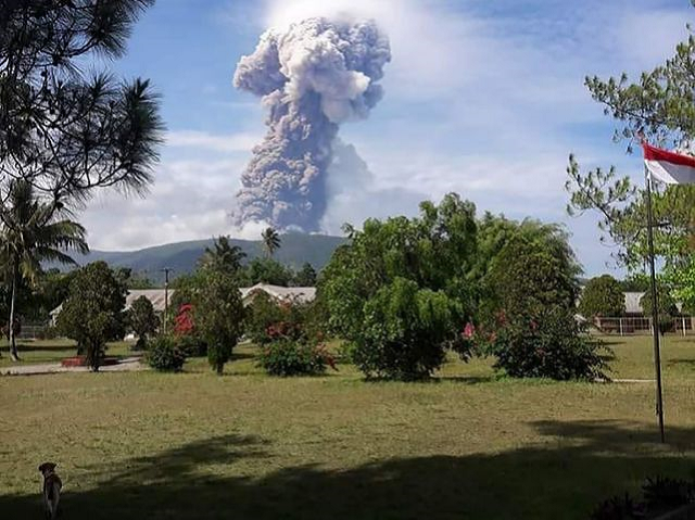 mount soputan photo afp