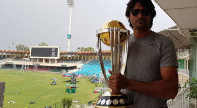 2019 icc world cup trophy arrives in lahore