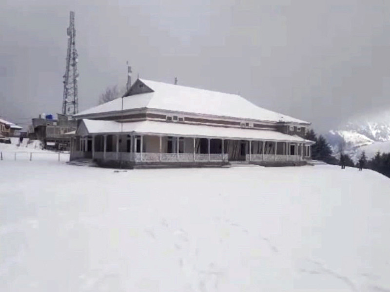 a serene tourist stop in shogran is blanketed in fresh pristine snow creating a breathtaking winter landscape each year travellers eagerly anticipate the chance to experience the magic of snow covered mountains drawing them to the northern regions during this enchanting season photo express