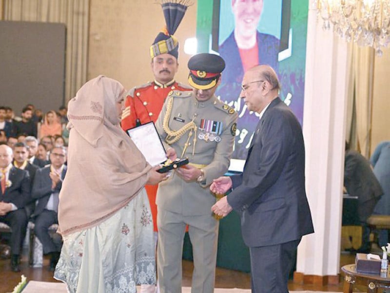 the widow of mountaineer murad sadpara receives the posthumous sitar e imtiaz awarded in recognition of his exceptional contributions to rescue missions on the perilous slopes of the world s highest peaks at the aiwan e sadar in the federal capital photo express