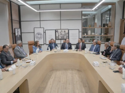 aurangzeb assures multinationals of reforms aurangzeb assures multinationals of reforms