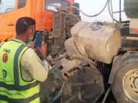 cops killed as trailer rams into police mobile