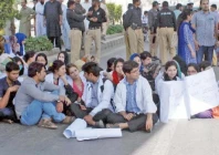 young doctors to rally against govt on june 12