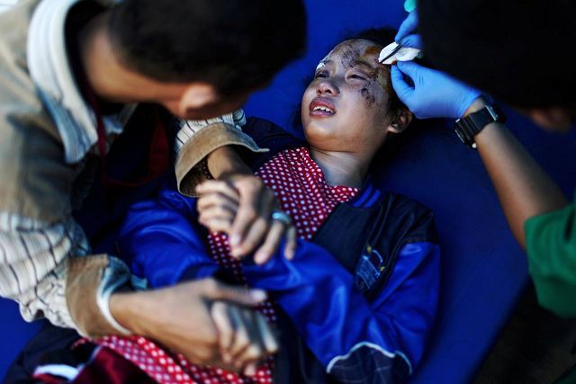 a father holds his daughter 039 s hand in a hospital as she receives medical treatment for injuries sustained from the earthquake and tsunami in palu central sulawesi indonesia october 4 2018 photo reuters