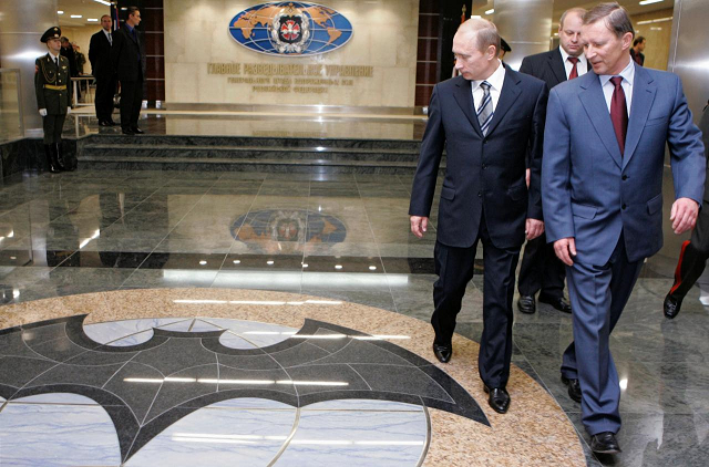 russian president vladimir putin and defence minister sergei ivanov visit the new gru military intelligence headquarters building in moscow russia november 8 2006 photo reuters