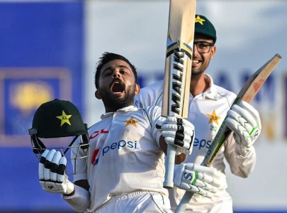 pak vs eng pakistan lead by 77 runs on day two of series decider test