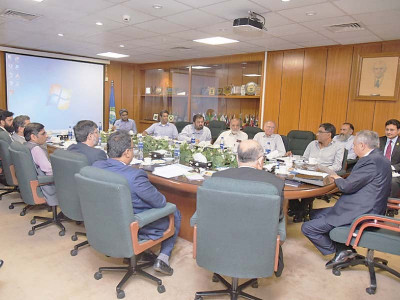 pm aide meets textile manufacturers pm aide meets textile manufacturers