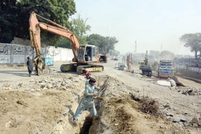 poor management closure of ma jinnah road leads to traffic mess poor management closure of ma jinnah road leads to traffic mess