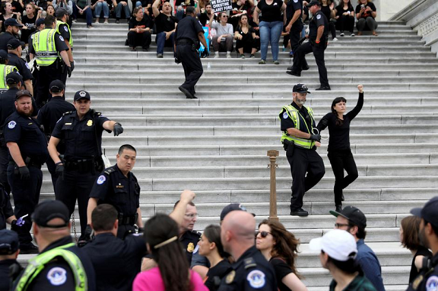 us capitol police arrest protesters from the steps of the capitol in the hours ahead of a scheduled us senate vote on the confirmation of supreme court nominee judge brett kavanaugh in washington us october 6 2018 photo reuters