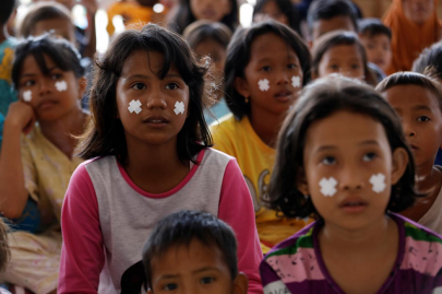 children trickle back to school in indonesia quake city to find friends children trickle back to school in indonesia quake city to find friends