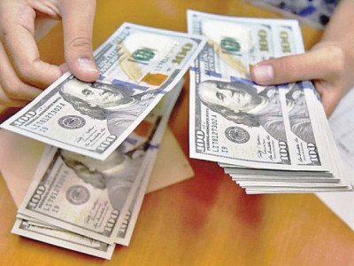 rupee hits 10 week low against us dollar