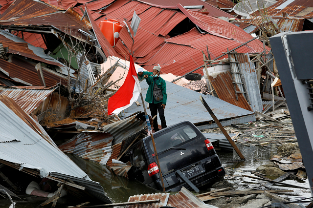 a man gestures towards a search and rescue team while looking for victims in the earthquake and liquefaction affected balaroa neighbourhood in palu photo reuters a man gestures towards a search and rescue team while looking for victims in the earthquake and liquefaction affected balaroa neighbourhood in palu photo reuters