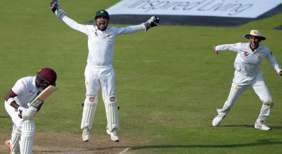 younis backs sarfraz as pakistan captain