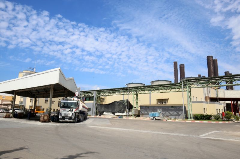 a tanker delivers fuel at the gaza power plant in nuseirat this week in the central gaza strip after a un brokered deal photo afp