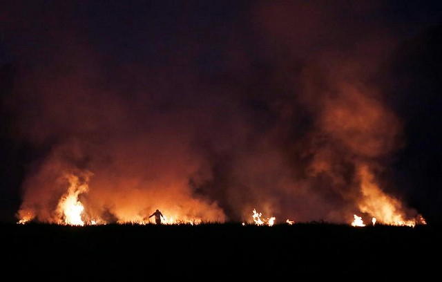 indian farmers set fire to crop residue photo afp