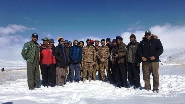 tourists trapped after encountering heavy snowfall photo ispr tourists trapped after encountering heavy snowfall photo ispr