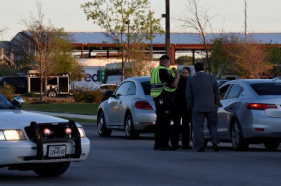 texas police hunt woman who left toddler at stranger s door