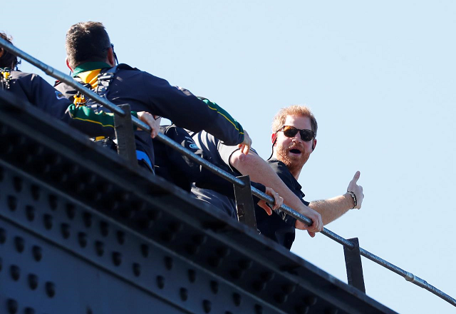 britain 039 s prince harry gives a thumbs up as he climbs the sydney harbour bridge in sydney australia october 19 2018 photo reuters britain 039 s prince harry gives a thumbs up as he climbs the sydney harbour bridge in sydney australia october 19 2018 photo reuters