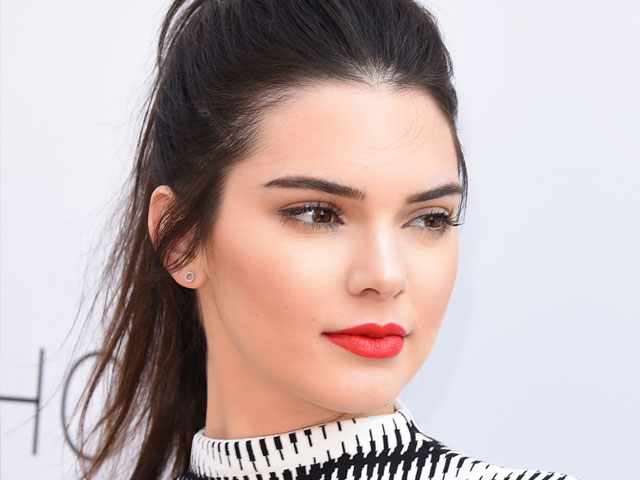 kendall jenner accuses publication for putting her life in danger