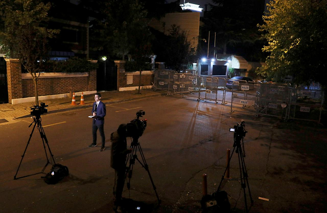 a tv journalist reports outside the saudi arabia 039 s consulate in istanbul turkey october 20 2018 photo reuters