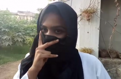 girl jumps out of moving taxi after being harassed in karachi girl jumps out of moving taxi after being harassed in karachi