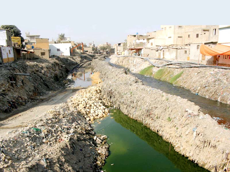 the nullah crosses rashid minhas road at shafiq morr and goes towards caf piyala all the way to ziauddin hospital liaquatabad before it falls into the lyari river photo athar khan express