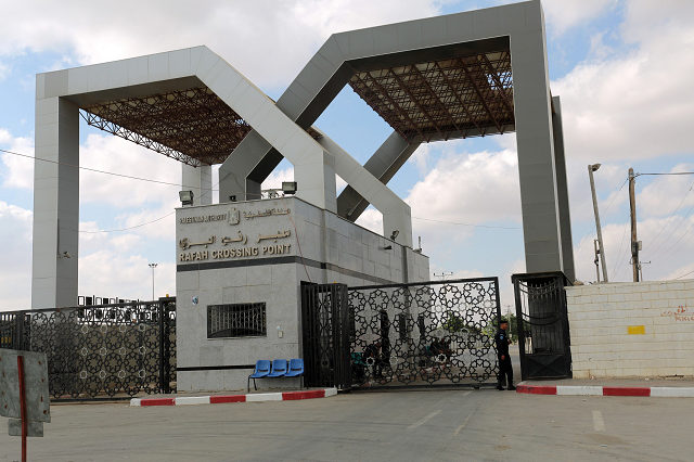 a member of the palestinian security forces stands guard at the rafah border crossing with egypt in the southern gaza strip on september 26 2018 photo afp a member of the palestinian security forces stands guard at the rafah border crossing with egypt in the southern gaza strip on september 26 2018 photo afp