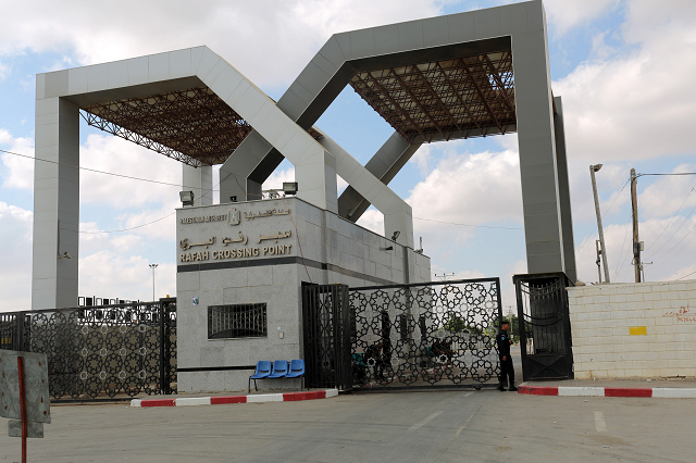 a member of the palestinian security forces stands guard at the rafah border crossing with egypt in the southern gaza strip on september 26 2018 photo afp